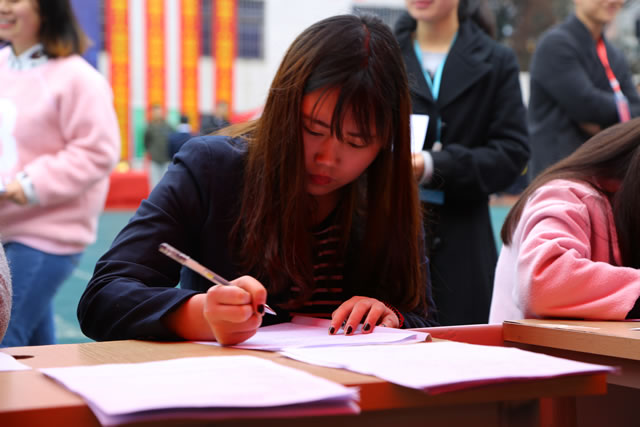 校园人才供需洽谈会现场